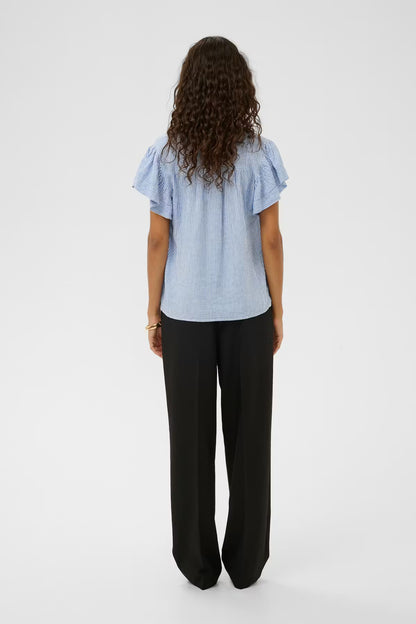 SOAKED IN LUXURY | Blouse 'Aria'| Bleu/ blanche