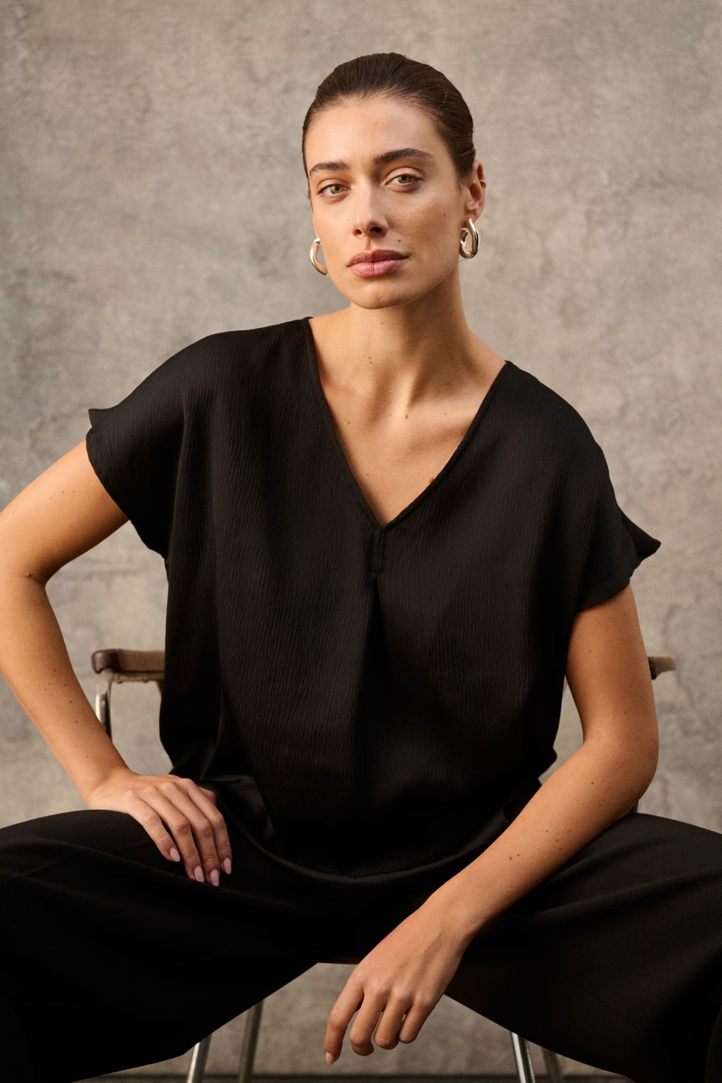 SOAKED IN LUXURY | Chemise manche courte "Ioana Marija" - Noire