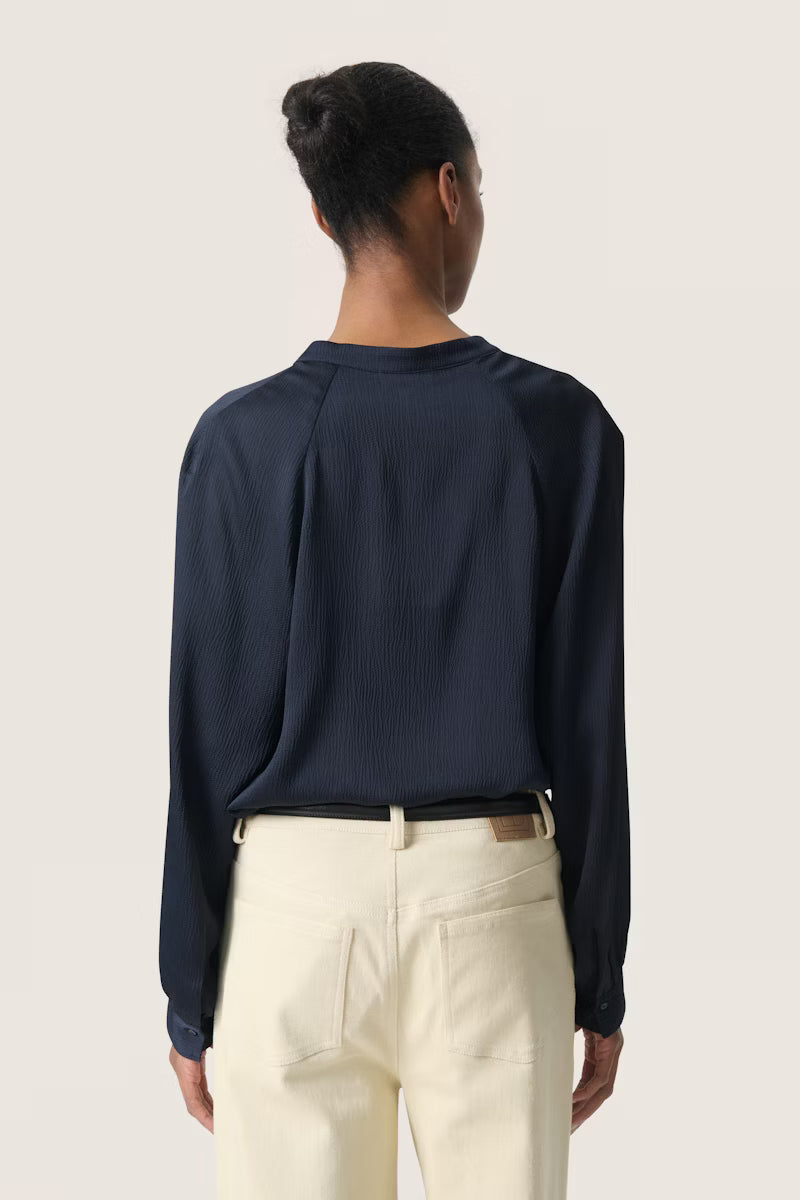 SOAKED IN LUXURY | Chemise "SLIoana" - Marine