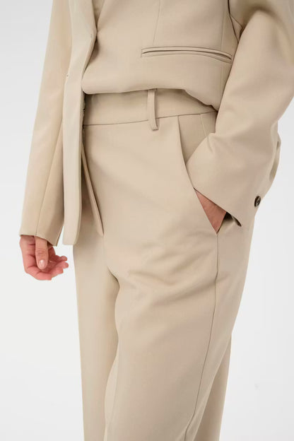 SOAKED IN LUXURY | Pantalons 'Corinne'| Greige