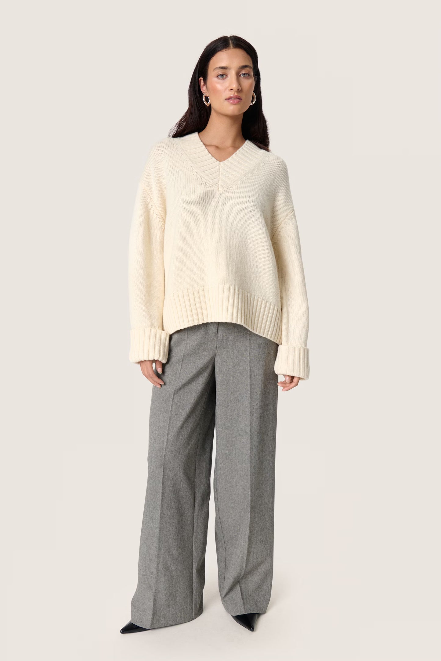 SOAKED IN LUXURY | Pull col en V "Moline " - Blanc