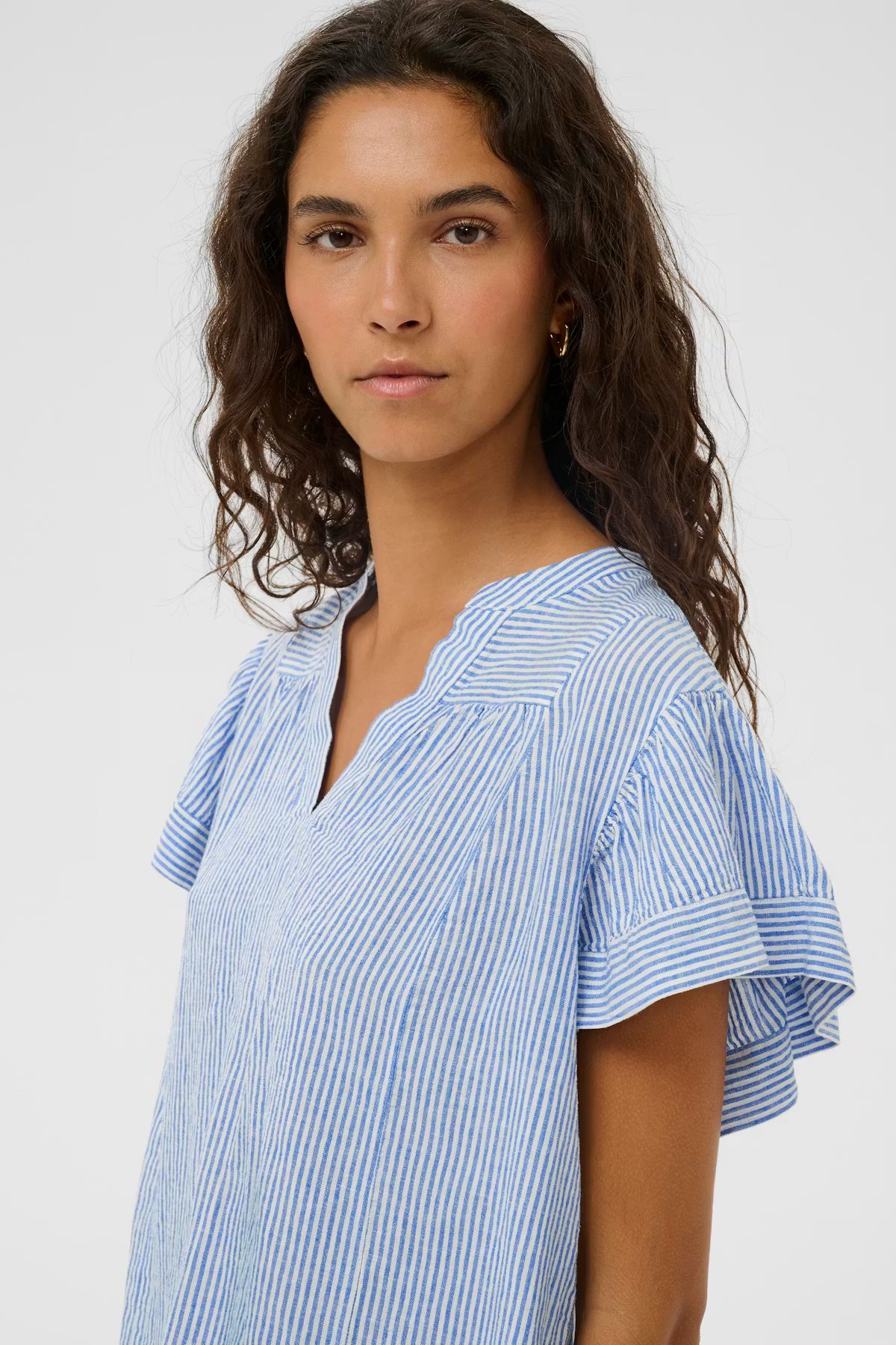 SOAKED IN LUXURY | Blouse 'Aria'| Bleu/ blanche