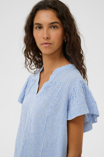 SOAKED IN LUXURY | Blouse 'Aria'| Bleu/ blanche
