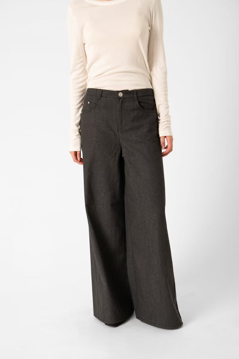 SOAKED IN LUXURY | Pantalon à jambe large ''Kesja'' - Rayures denim noir