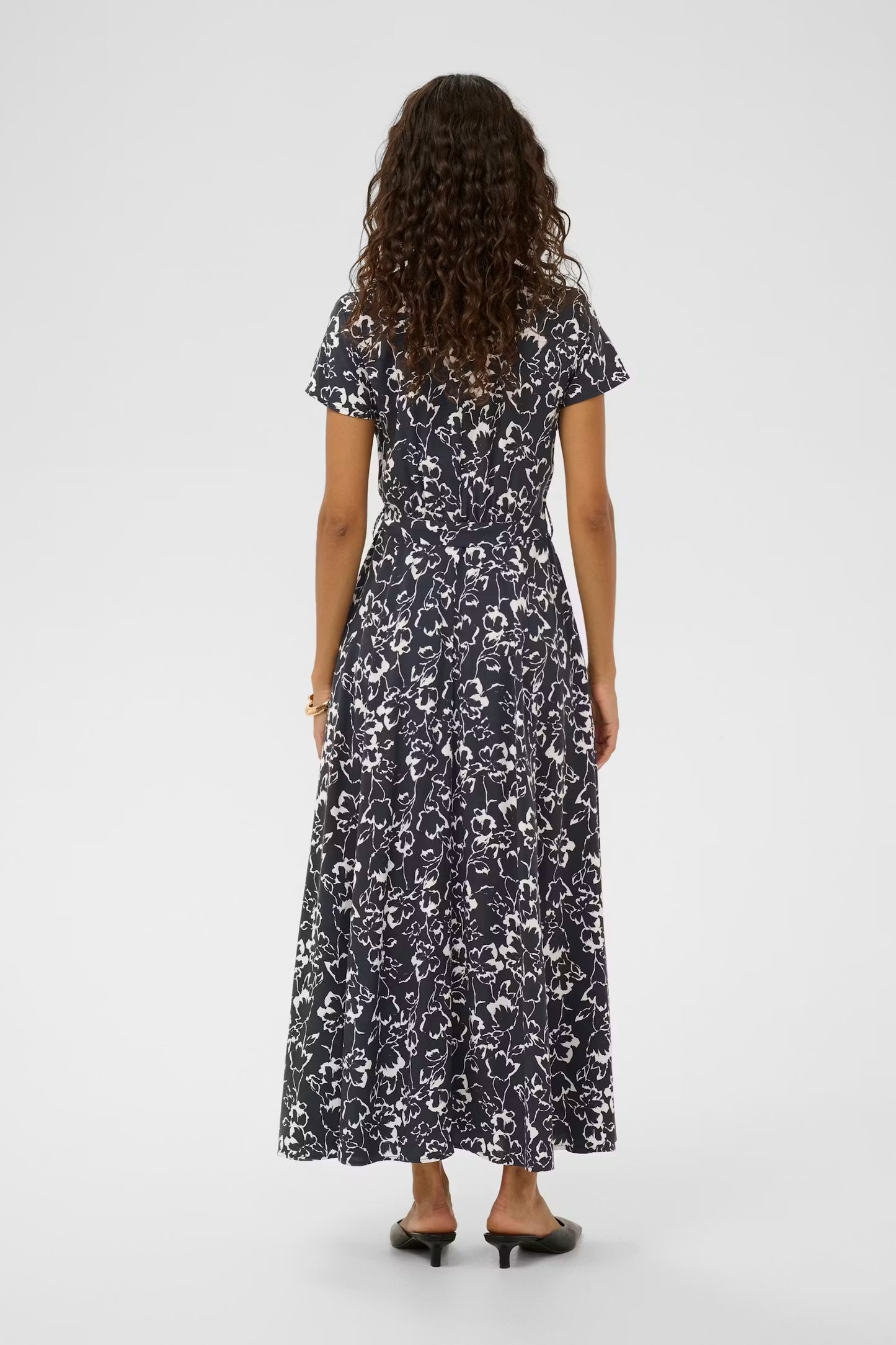 SOAKED IN LUXURY | Robe 'Arjana'| Bleu marine et blanc