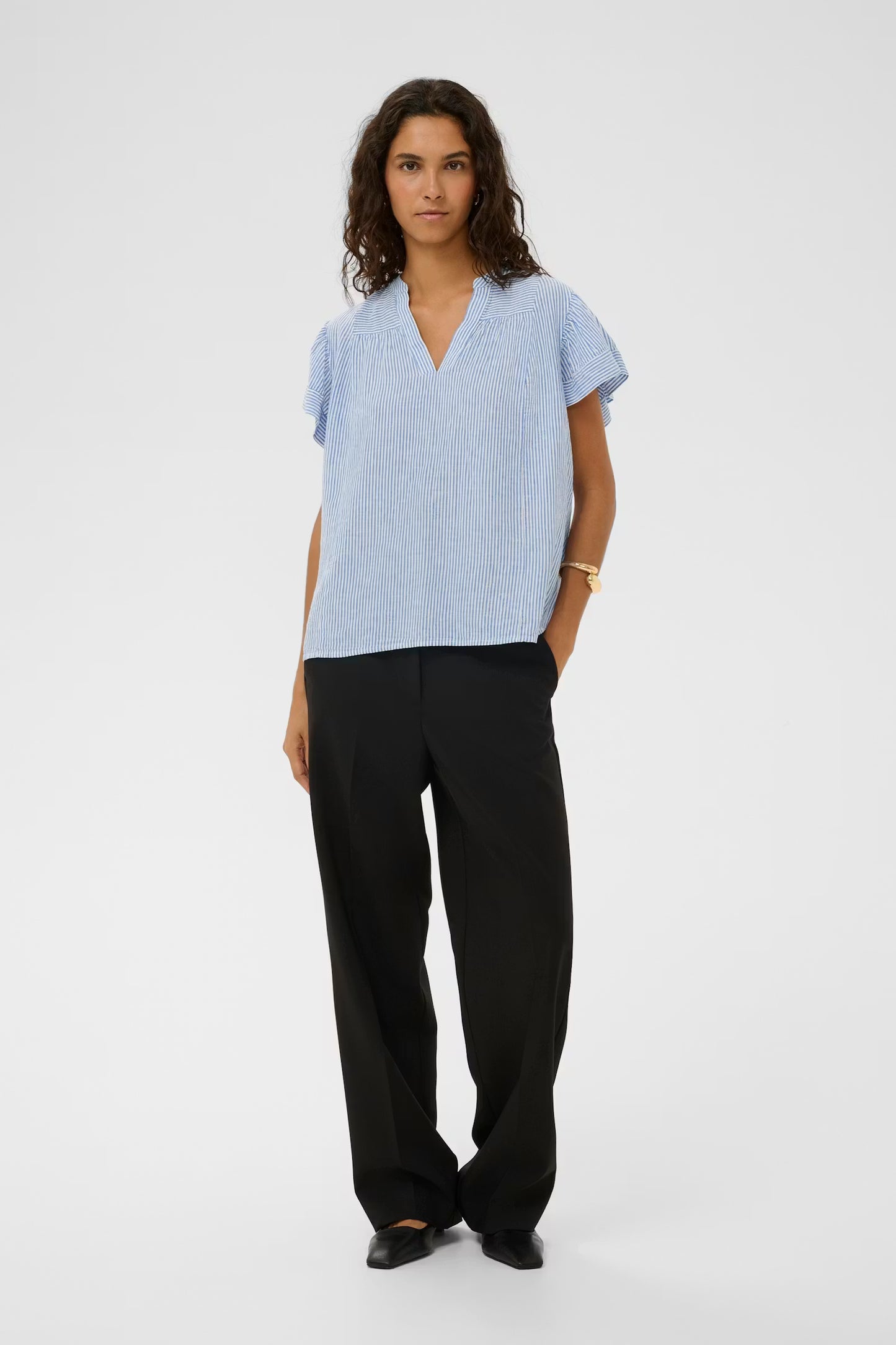 SOAKED IN LUXURY | Blouse 'Aria'| Bleu/ blanche