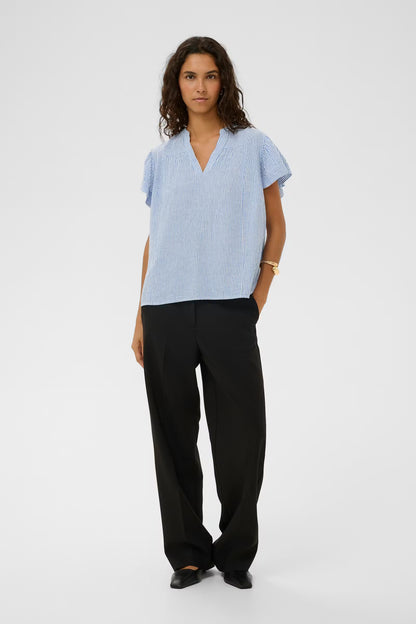SOAKED IN LUXURY | Blouse 'Aria'| Bleu/ blanche