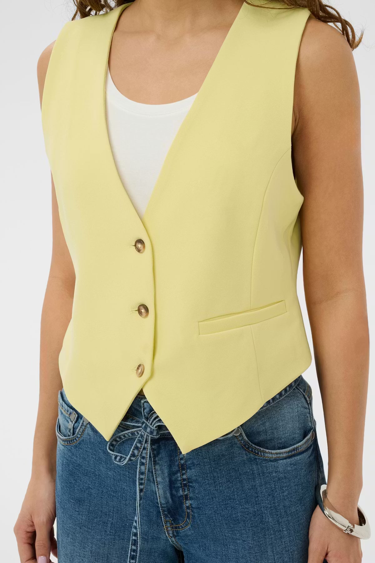 CULTURE | Le gilet 'Nalina'  |  Jaune