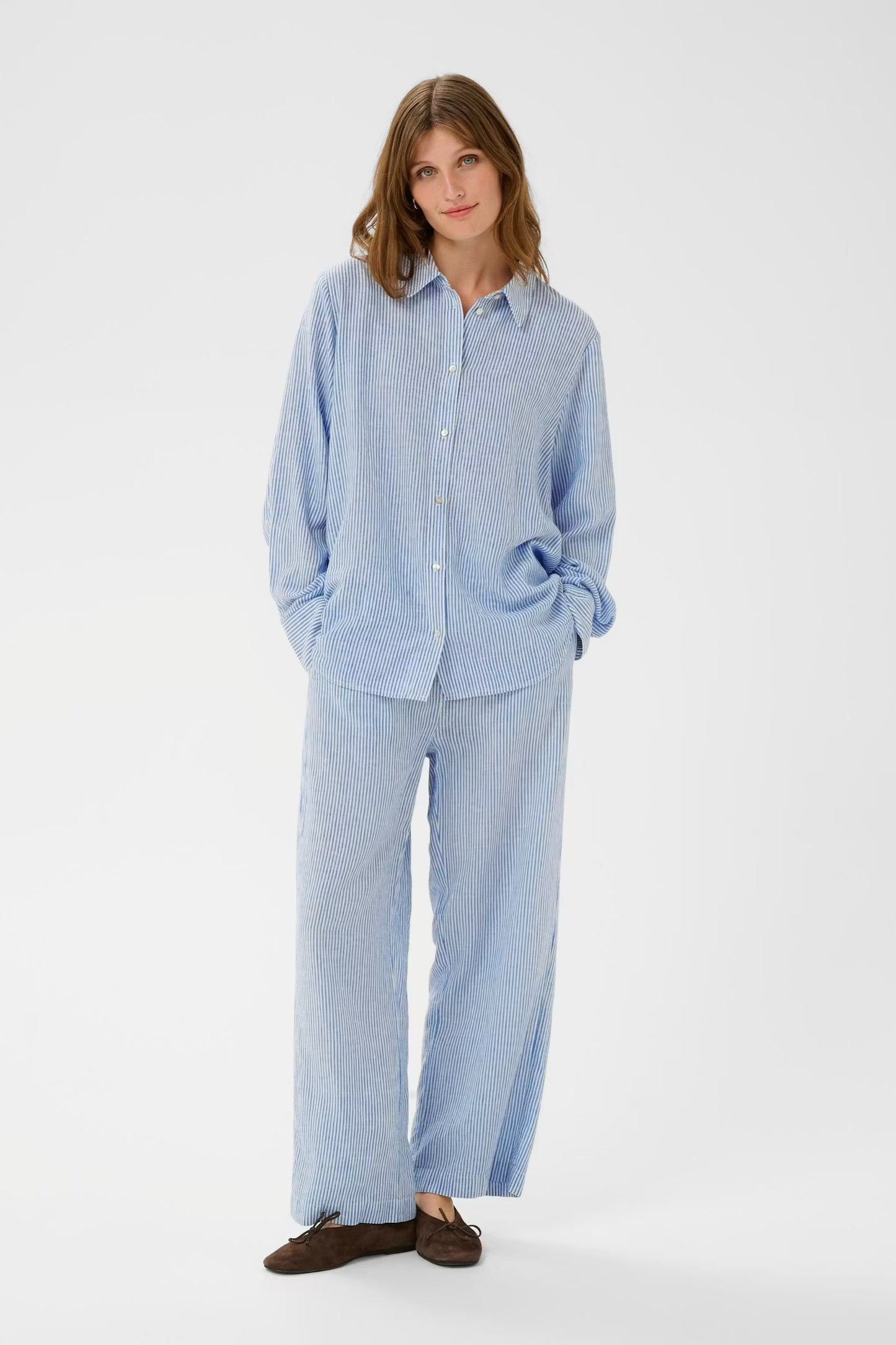 SOAKED IN LUXURY | Chemise 'Aria' | Bleu et blanche