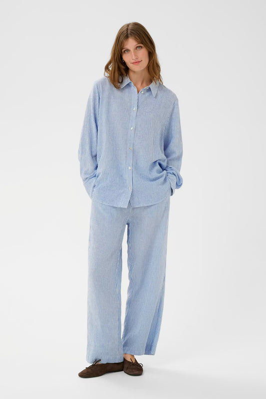 SOAKED IN LUXURY | Chemise 'Aria' | Bleu et blanche