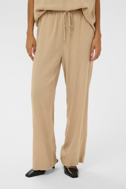 SOAKED IN LUXURY | Pantalons 'Aria'| Tan
