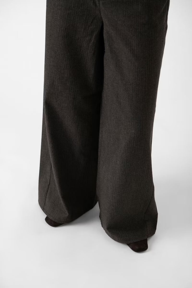 SOAKED IN LUXURY | Pantalon à jambe large ''Kesja'' - Rayures denim noir