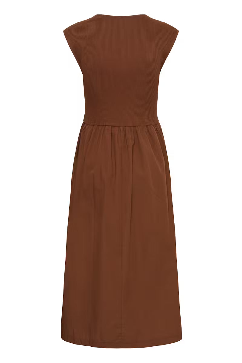 SOAKED IN LUXURY | Robe midi sans manches 'Simone' | Cappuccino