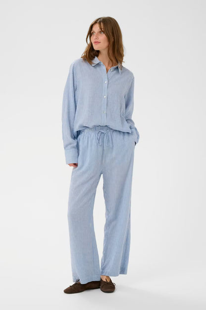 SOAKED IN LUXURY | Pantalons 'Aria'| Bleu/ blanc