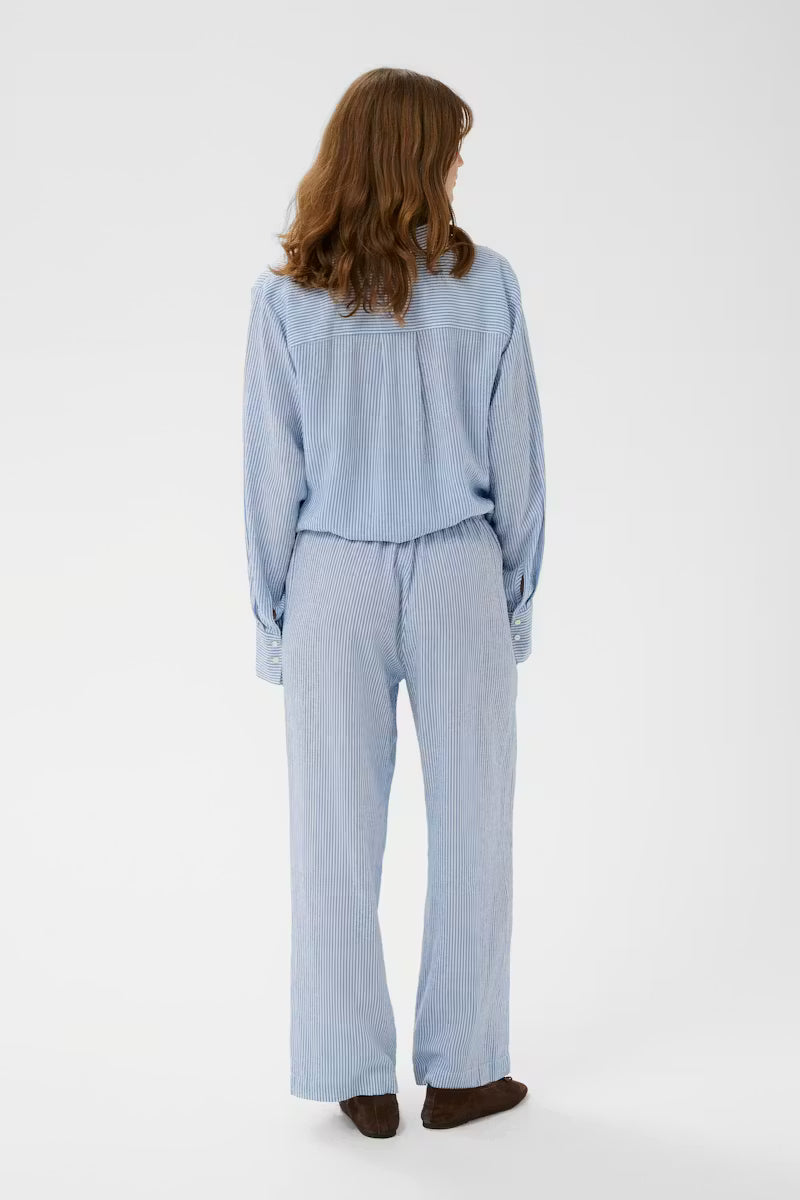 SOAKED IN LUXURY | Chemise 'Aria' | Bleu et blanche