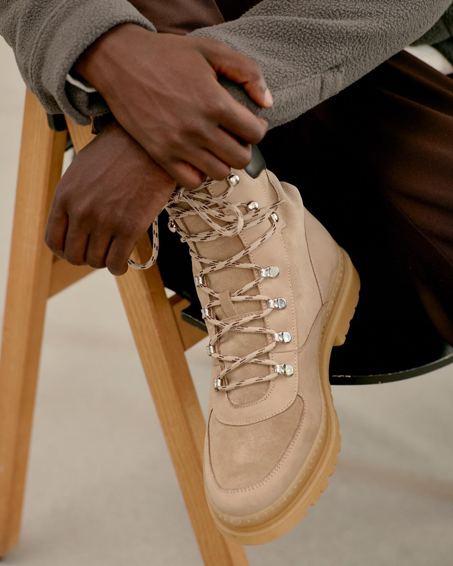 Les Deux | Les Bottes ''Tyler'' en daim - Sable foncé 