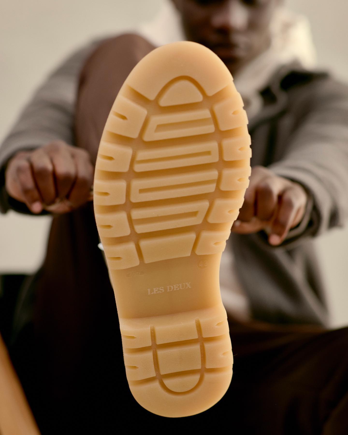 Les Deux | Les Bottes ''Tyler'' en daim - Sable foncé 