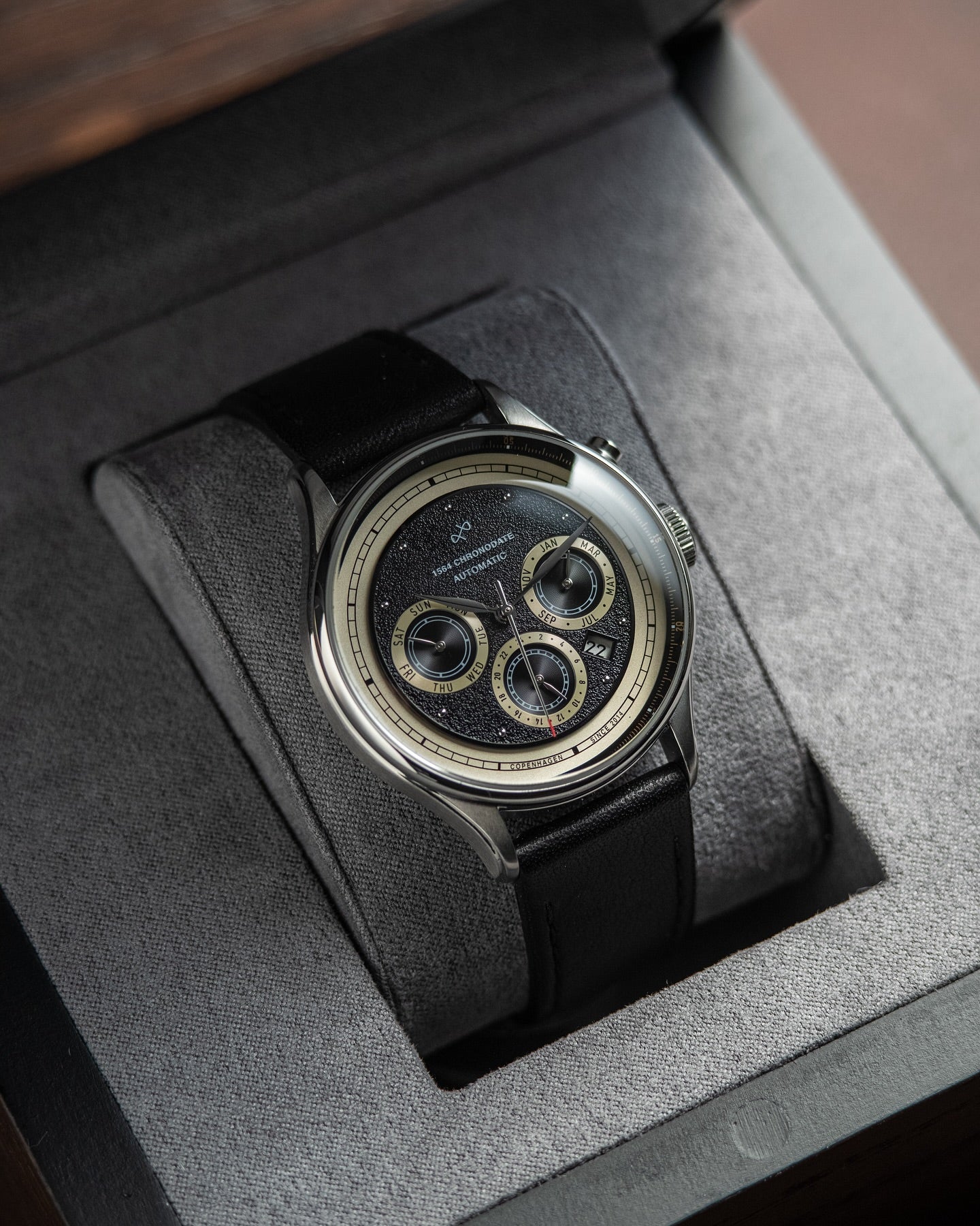 AV86 | Montre ''Chronodate Automatic 1564'' 39 mm - Acier / Noir