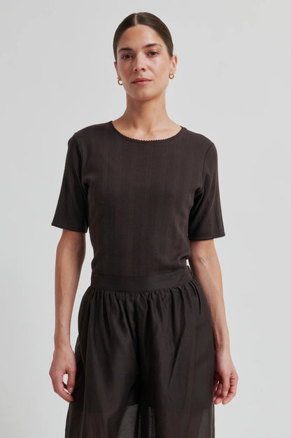 SECOND FEMALE | T-shirt 'Rosia' à motif pointelle | Chocolat