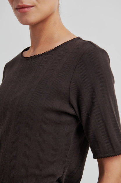 SECOND FEMALE | T-shirt 'Rosia' à motif pointelle | Chocolat