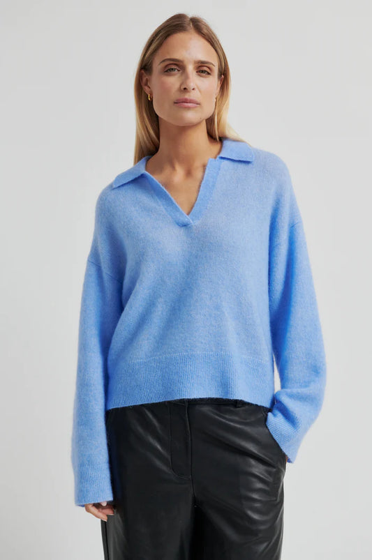 SECOND FEMALE | Pull 'Bruuk' | Bleu