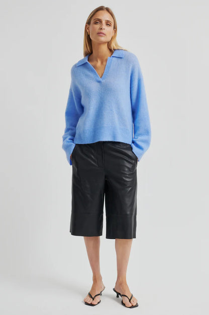 SECOND FEMALE | Pull 'Bruuk' | Bleu