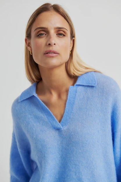 SECOND FEMALE | Pull 'Bruuk' | Bleu
