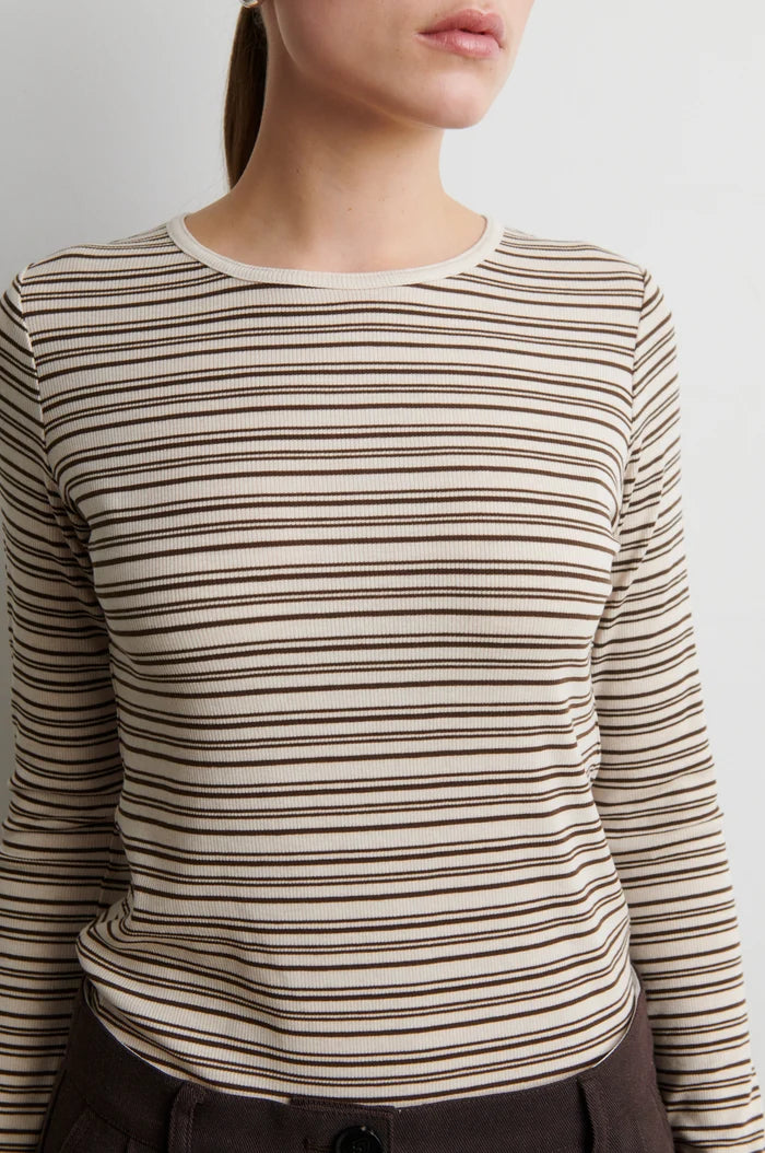 SECOND FEMALE | T-shirt à manches longues rayé ''Flyra'' | Beige à rayures
