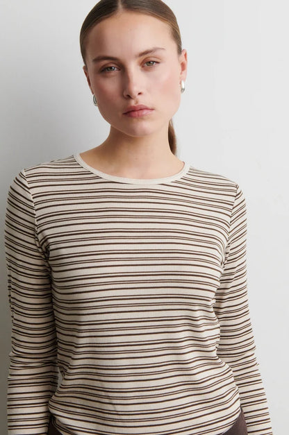 SECOND FEMALE | T-shirt à manches longues rayé ''Flyra'' | Beige à rayures