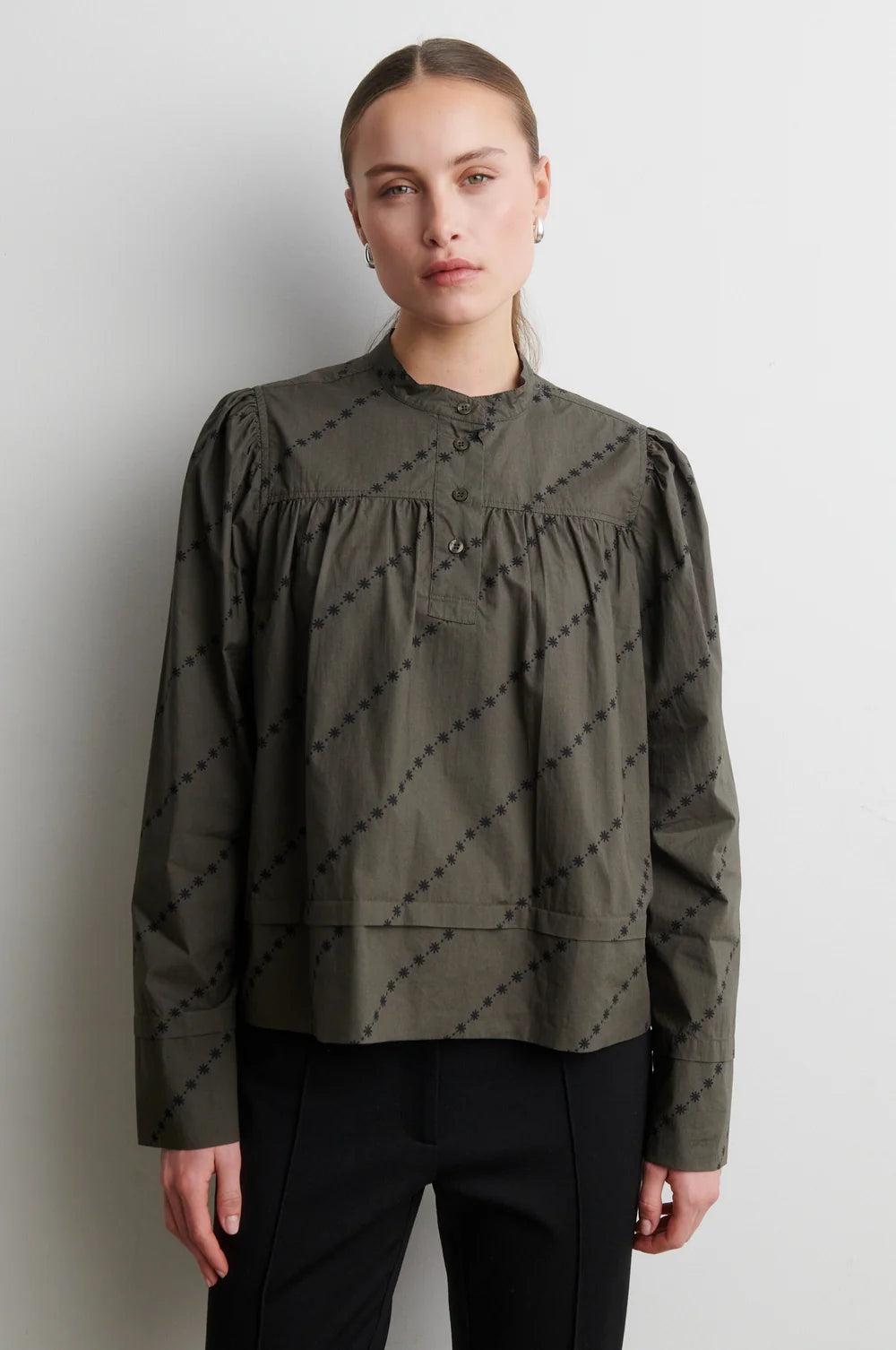 SECOND FEMALE | Blouse à manches longues 'Jasmina' | Noire olive