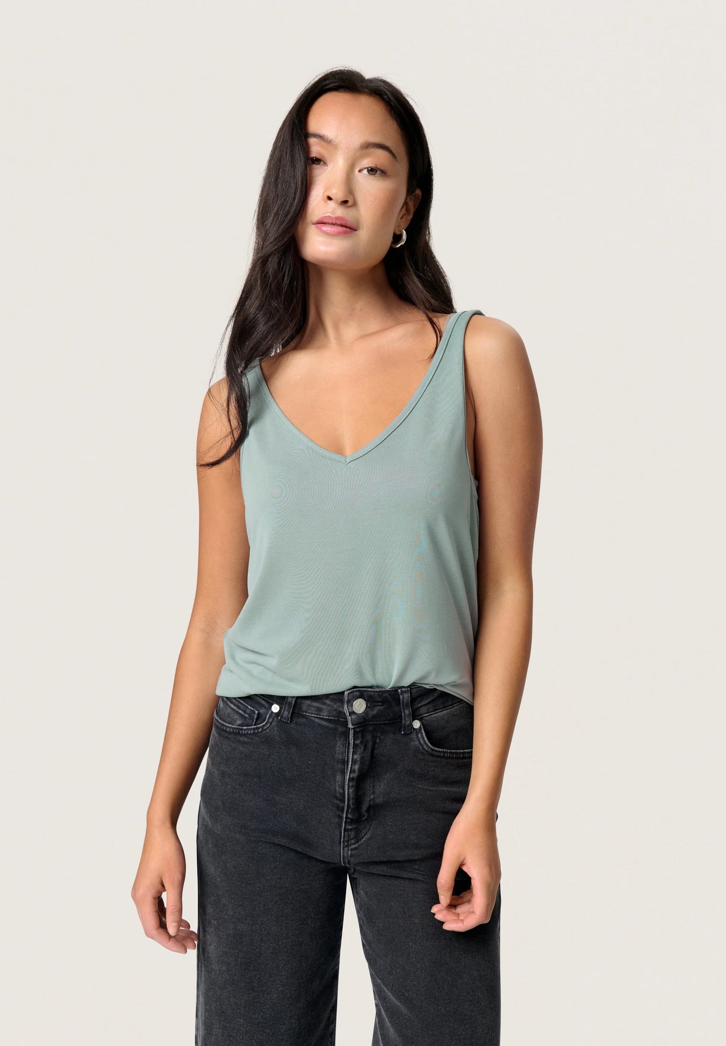 SOAKED IN LUXURY | Camisole "COLUMBINE" - Bleu