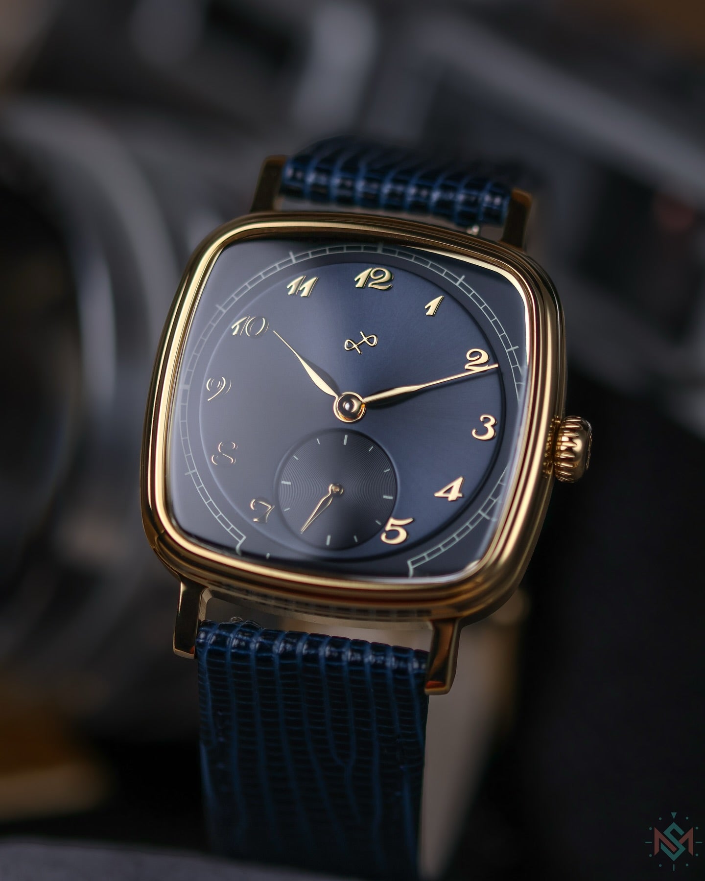 AV86 | Montre mécanique ''1954 Amalfi'' 36 mm | Or / Bleu marin