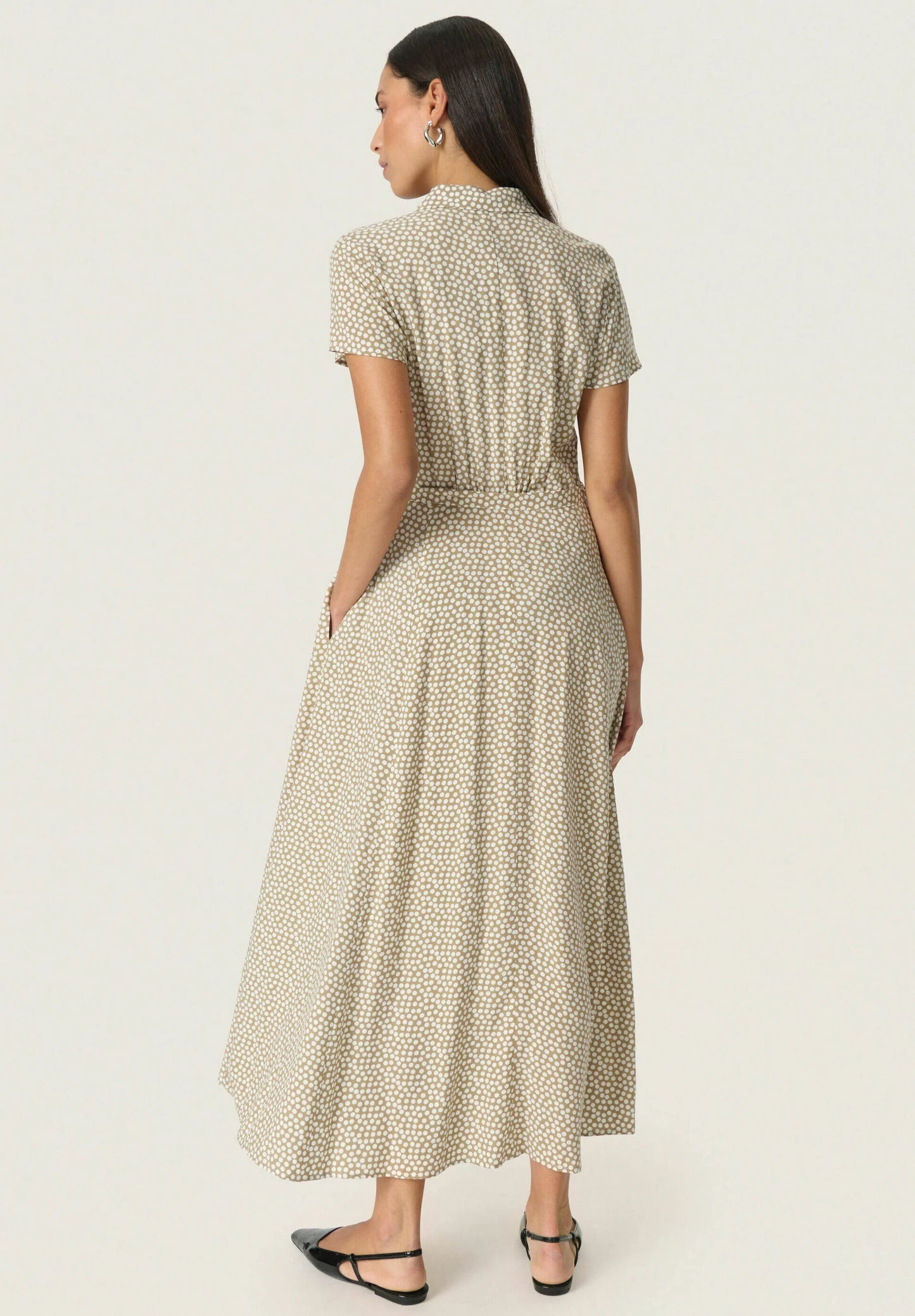 SOAKED IN LUXURY | Robe "ARJANA" - Kaki