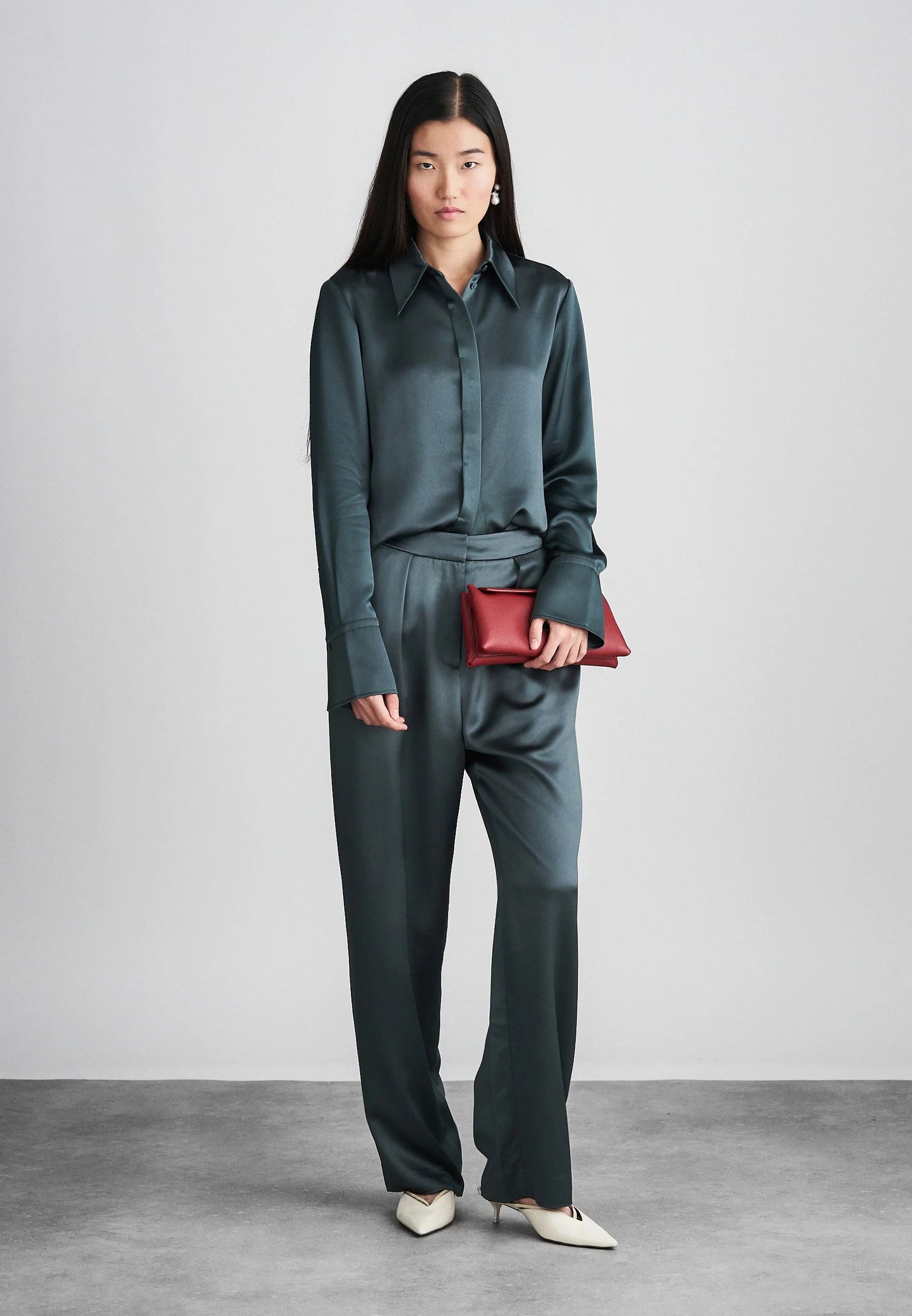 Tiger of Sweden | Chemise en satin ''Daphne'' à coupe classique - Armée pétrole