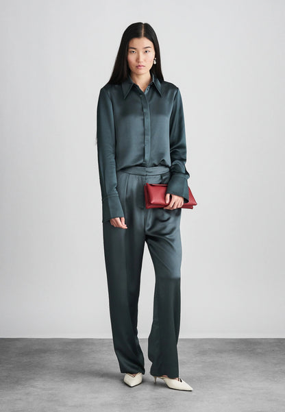 Tiger of Sweden | Chemise en satin ''Daphne'' à coupe classique - Armée pétrole