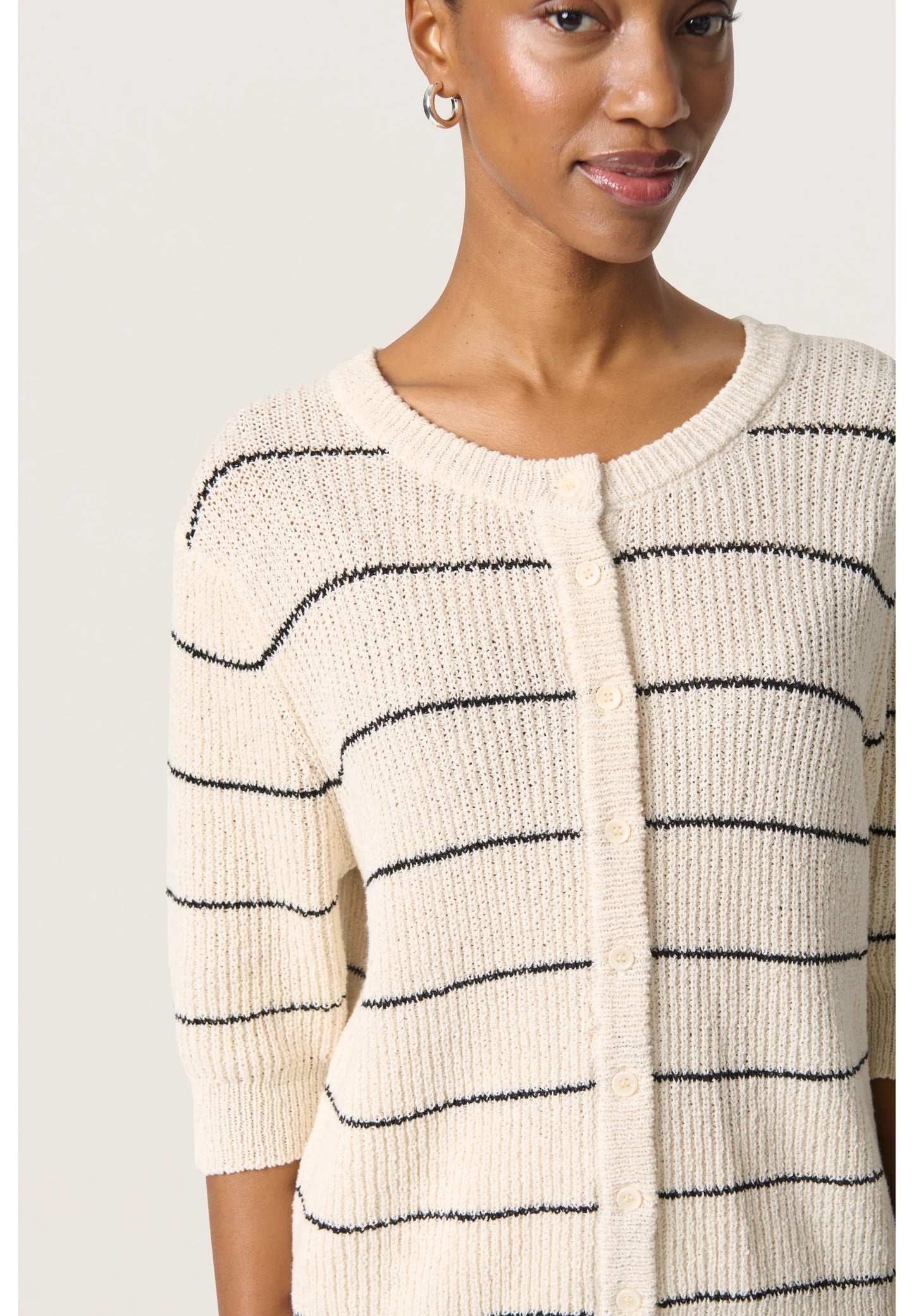 SOAKED IN LUXURY | Cardigan "WINTA" - Noir et blanc