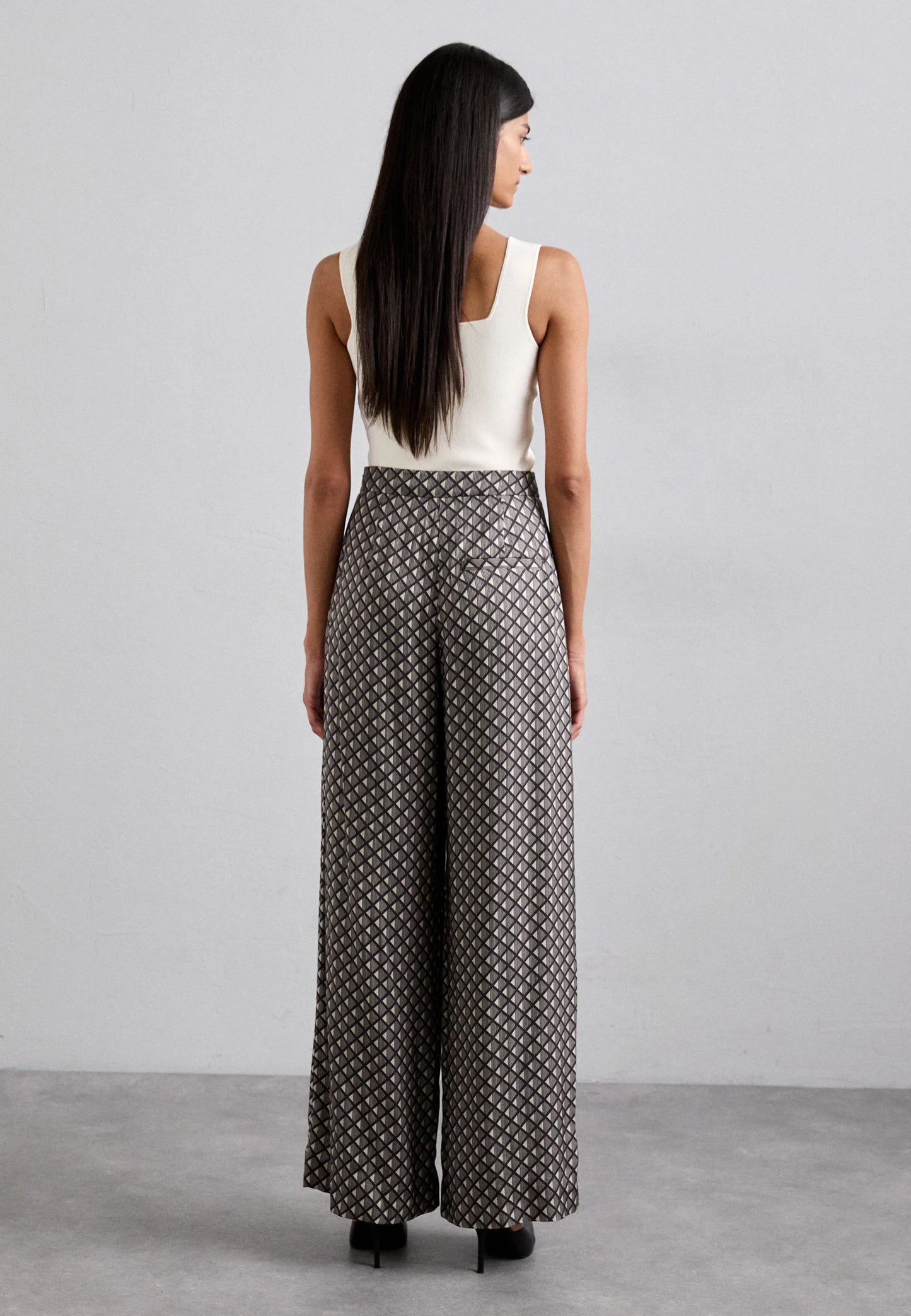 Tiger of Sweden | Pantalon drapé imprimé ''Cora'' - marron foncé/blanc cassé