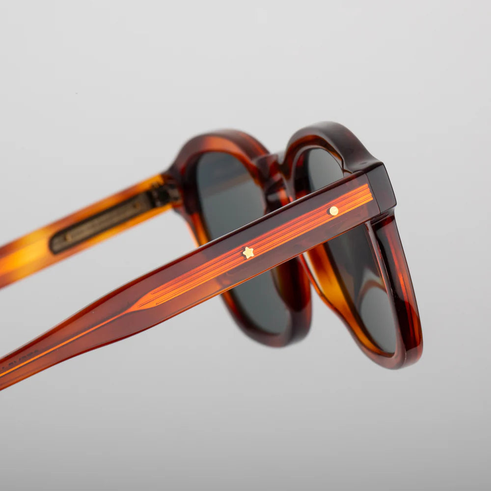Steve McQueen Eyewear | Les lunettes de soleil ''BANDITO'' |  Écaille claire 115