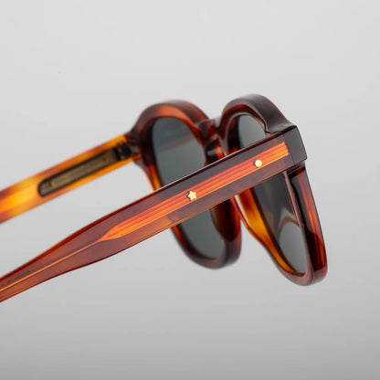 Steve McQueen Eyewear | Les lunettes de soleil ''BANDITO'' |  Écaille claire 115