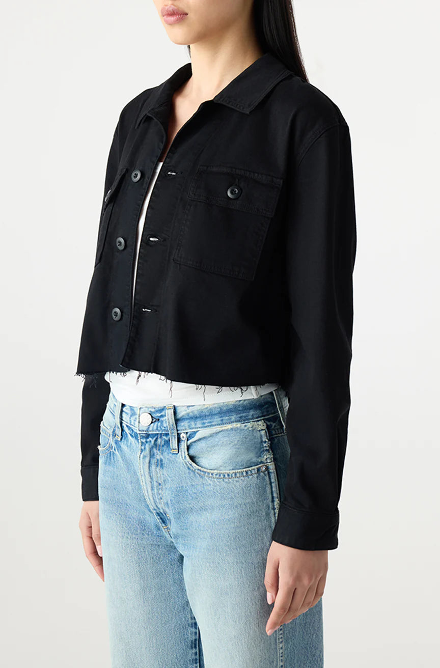 AMO | La veste courte en denim extensible Carly  - Noir