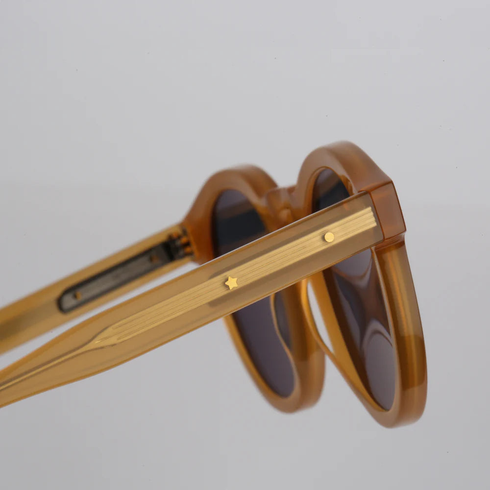 Steve McQueen Eyewear | Les lunettes de soleil ''BUD''  | Miel 128