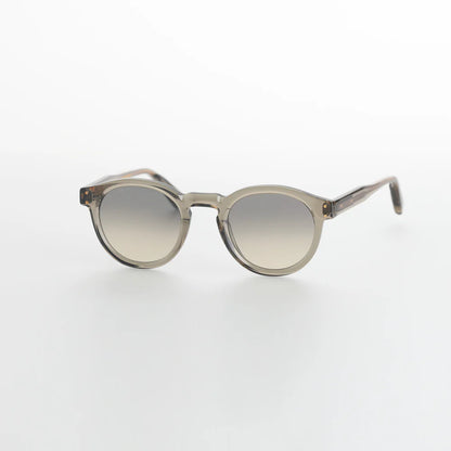 Steve McQueen Eyewear | Les lunettes de soleil ''BUD''  | Crystal Gris Khaki 131