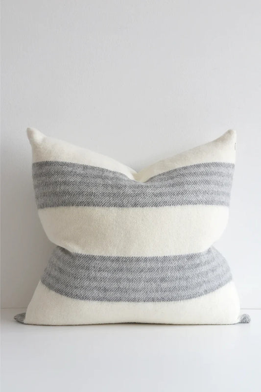 Linen Way | Oreiller en laine Brooklyn  - blanc cassé et gris