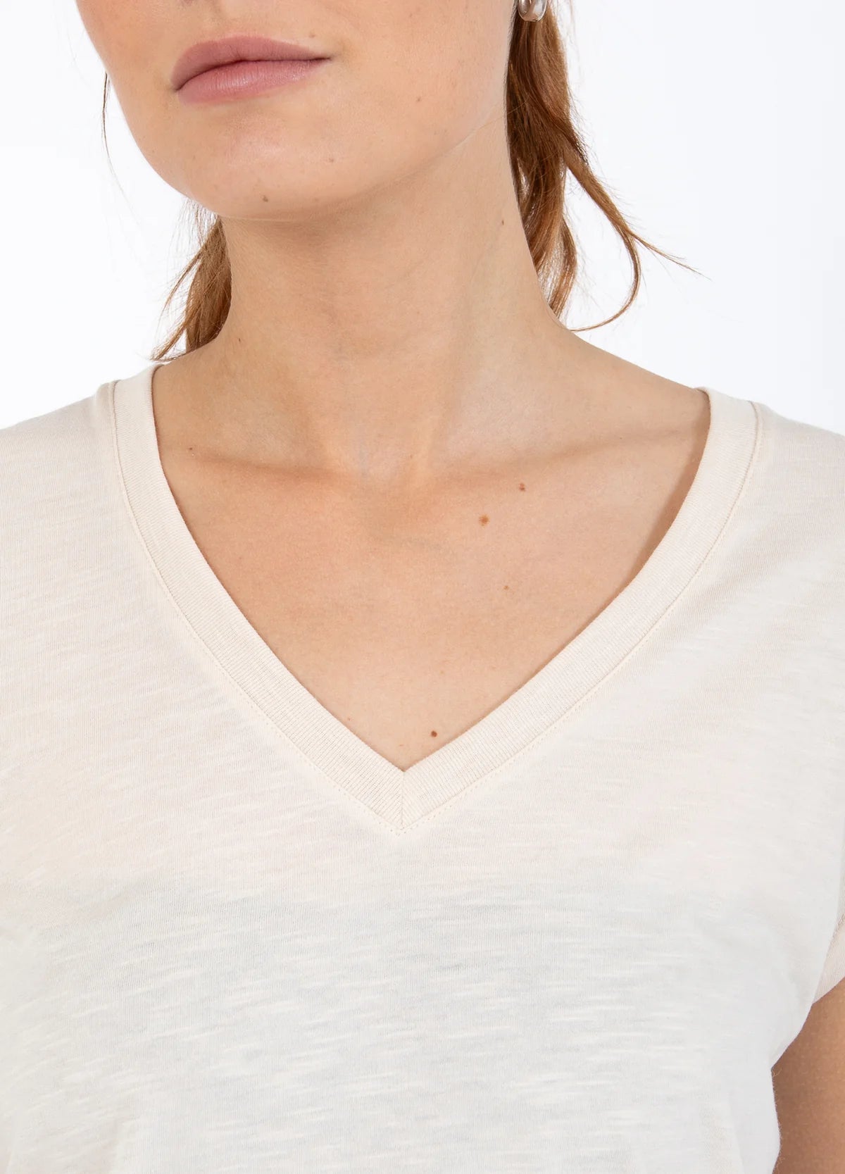 Coster Copenhagen | Tee Shirt "V-Hals" - Crème