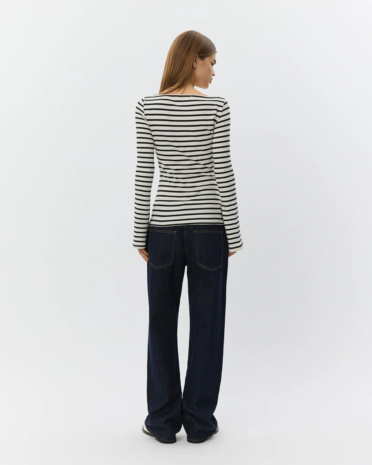 SOFIE SCHNOOR |  T-shirt "CECE" à manches longues et encolure bateau- Blanc cassé/ noir