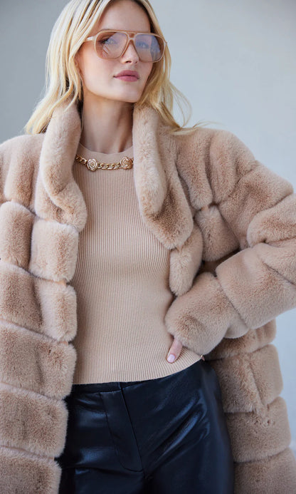 Generation Love | Le manteau en fausse fourrure ''Christie'' - Beige