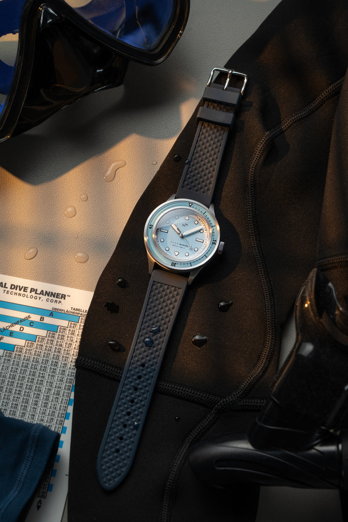 AV86 | Montre en acier ''1956 Marine'' 41 mm | Acier/Bleu clair