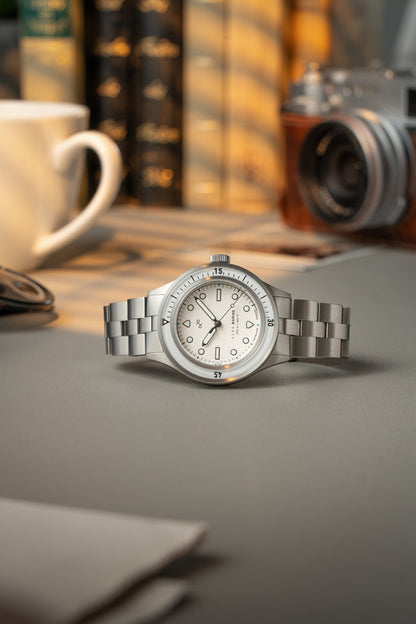 AV86 | Montre en acier ''1956 Marine'' 41 mm | Acier/Blanc