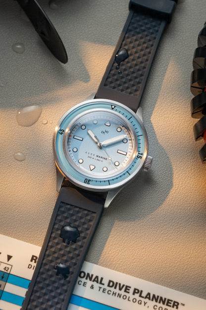 AV86 | Montre en acier ''1956 Marine'' 41 mm | Acier/Bleu clair