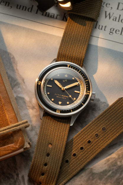 AV86 | Montre en acier ''1956 Marine'' 41 mm | Acier/Noir doré